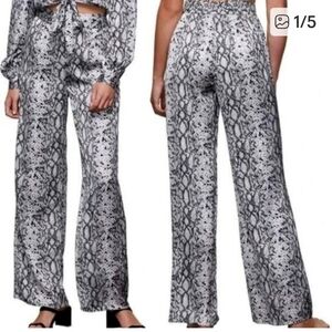 Good American Purely Python Print Satin Wide Leg Pant White Black & Gray 3 Large